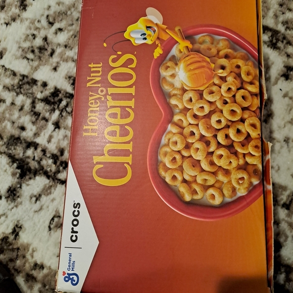 Crocs Honey Nut Cheerios clog sandals! Size 6y / 7.5 women - Picture 6 of 8